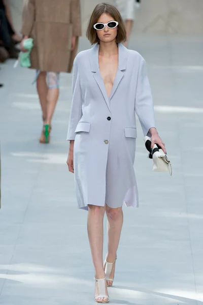 Look 18